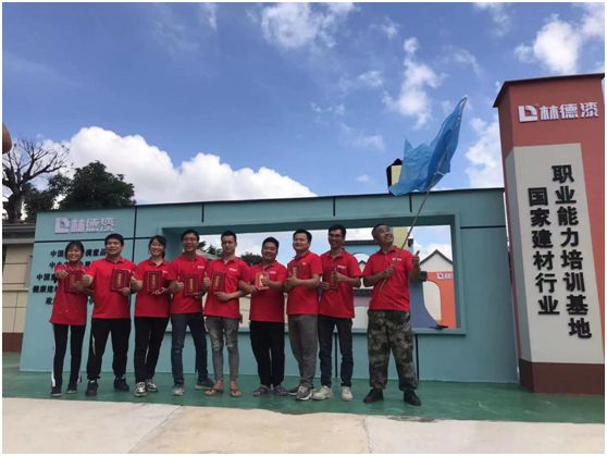 林德漆首期“建筑涂裝工、藝術涂裝師”專業(yè)技能培訓圓滿結束